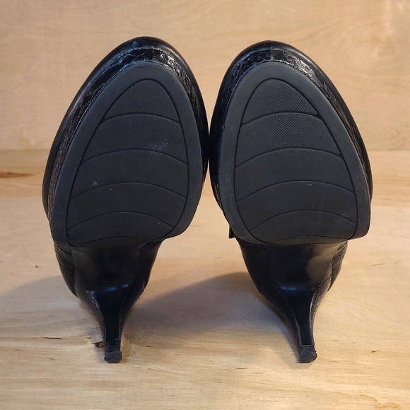 Bandolino Black Leather 3 Inch Heels - Picture 5 of 7